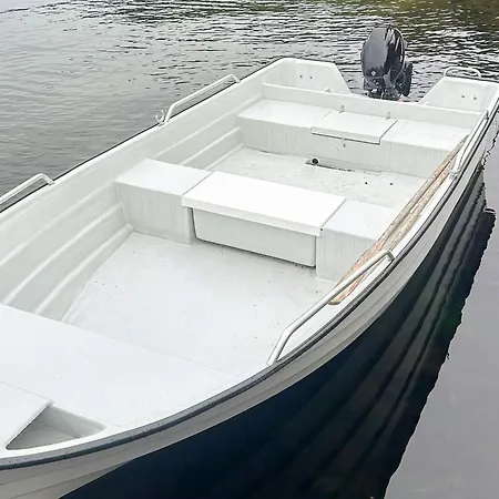 7 Person In Hovag