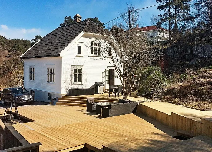7 Person In Høvåg